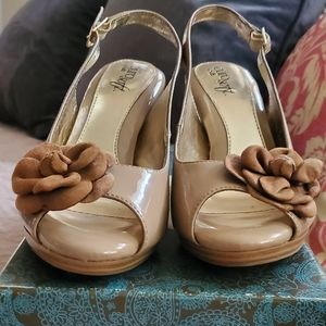 Shoes - heels - size 6M